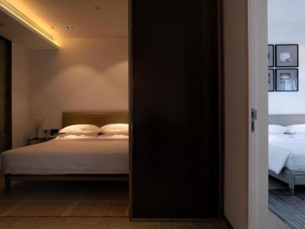 Rock Platinum Sea View Hotel Sanya Exteriör bild