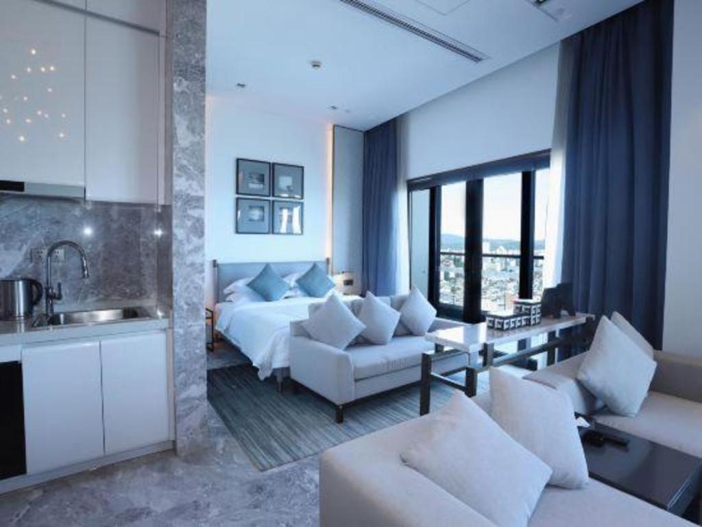 Rock Platinum Sea View Hotel Sanya Exteriör bild