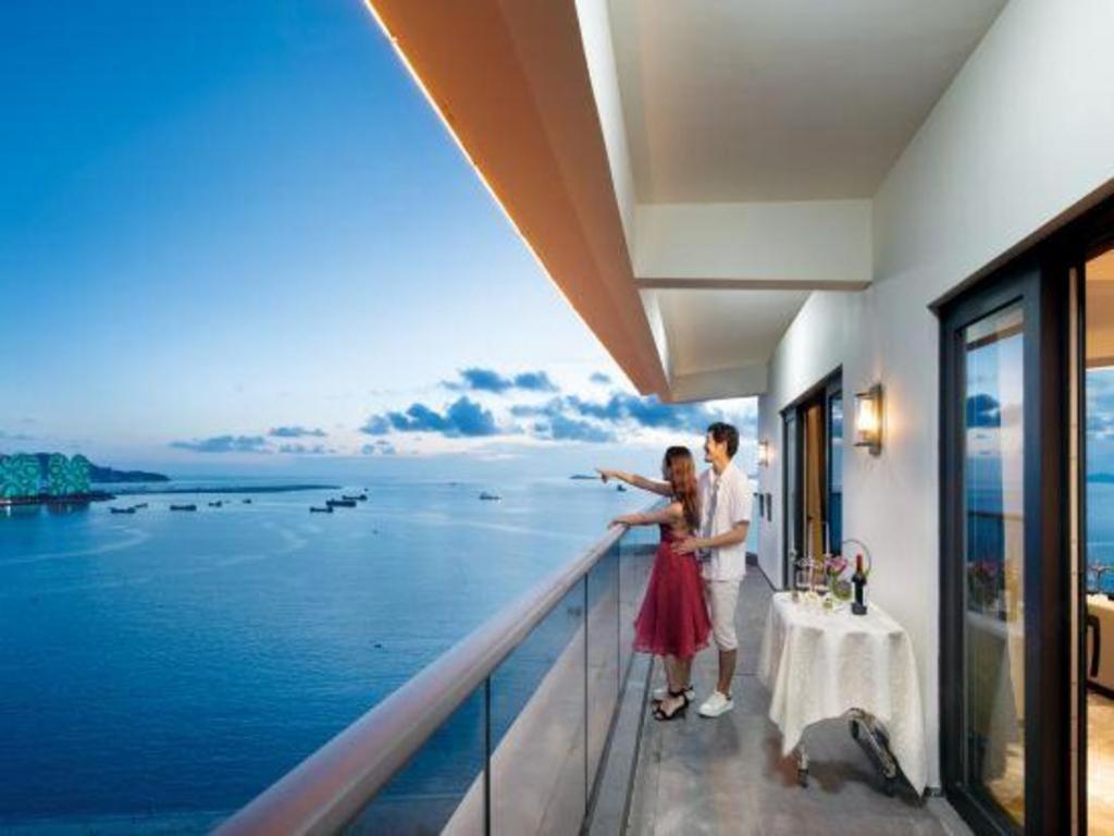 Rock Platinum Sea View Hotel Sanya Exteriör bild