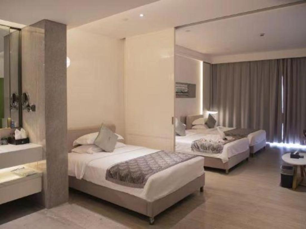 Rock Platinum Sea View Hotel Sanya Exteriör bild